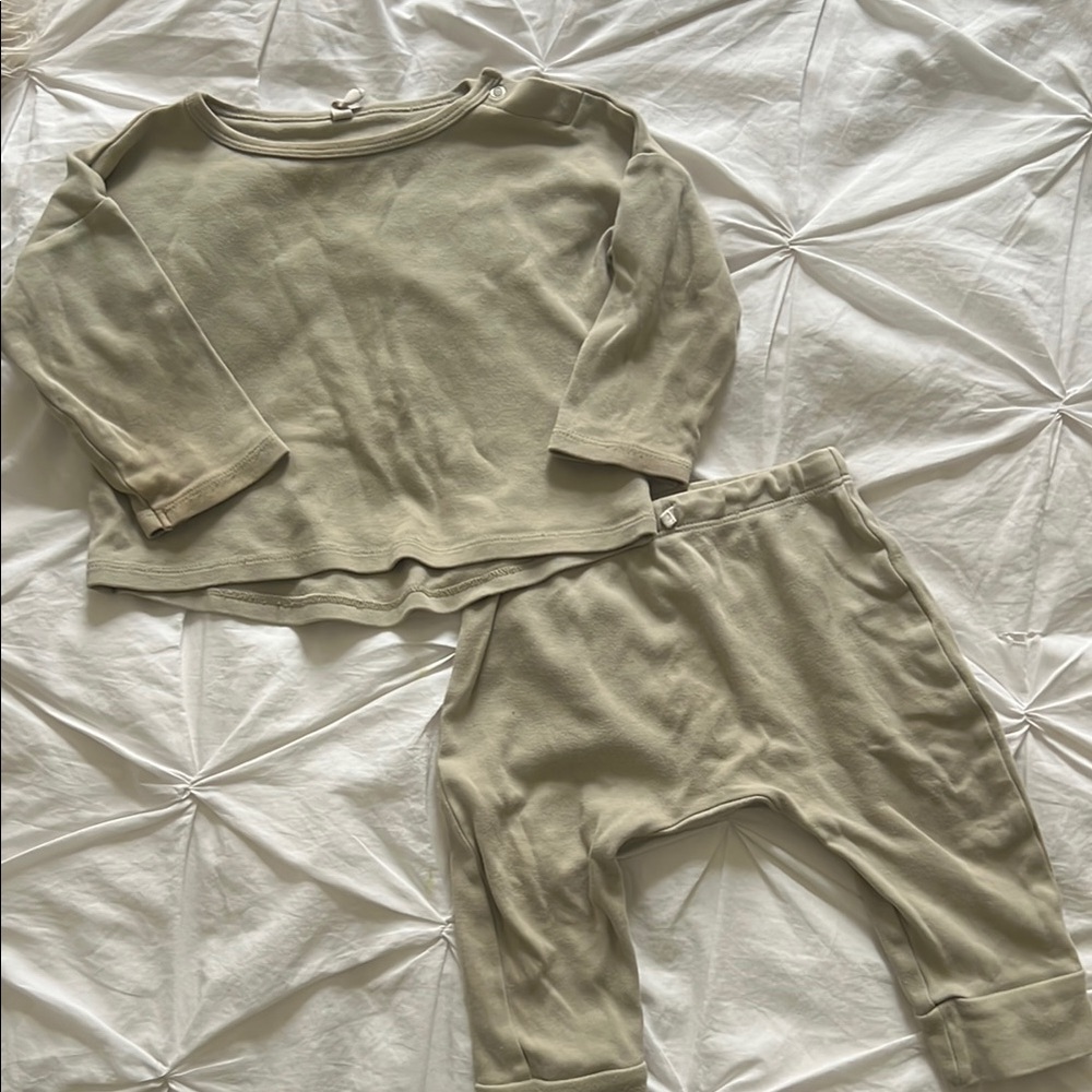 Quincy Mae 12-18m Sage Green Baby Outfit Set